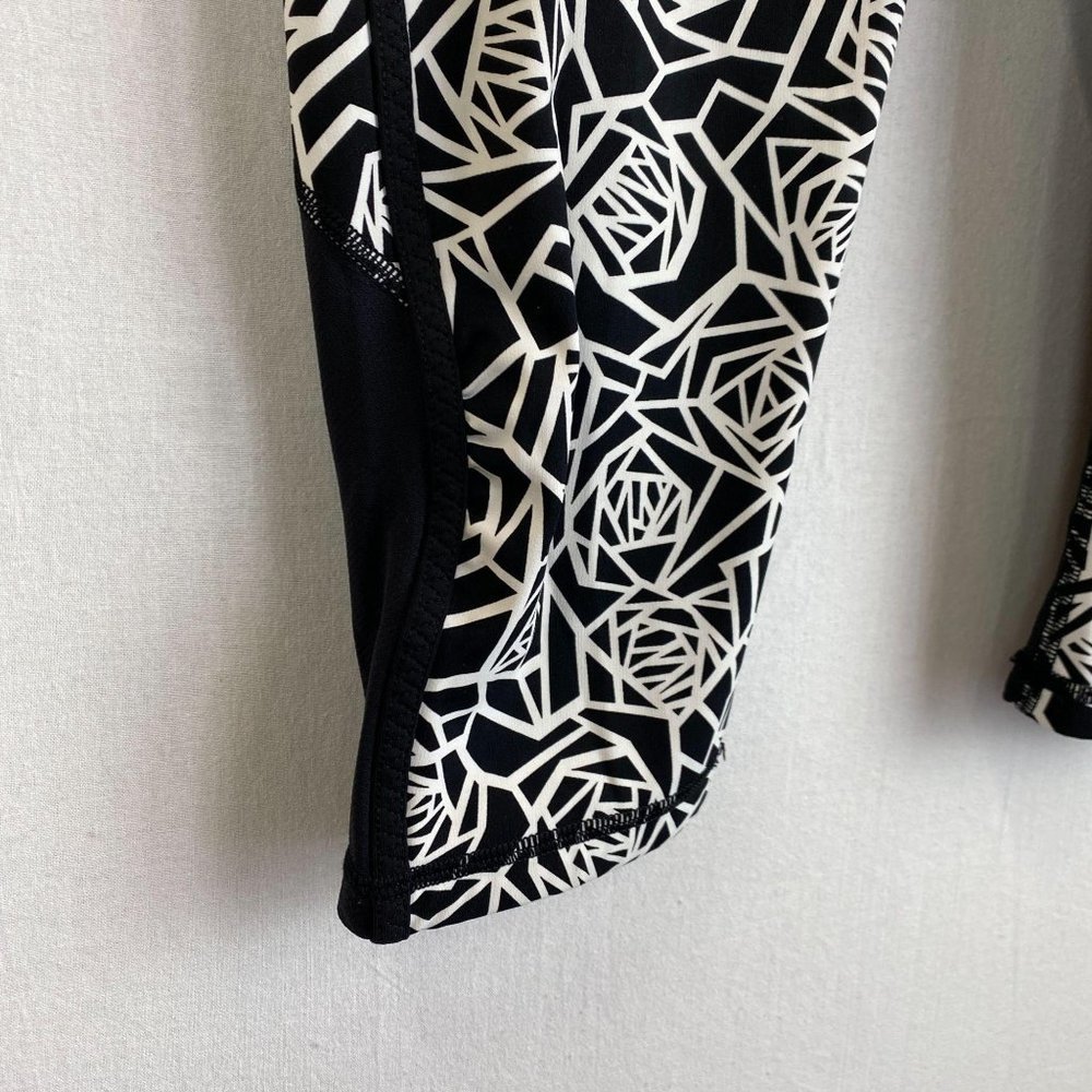 Lululemon Pattern Print Capri - image 5